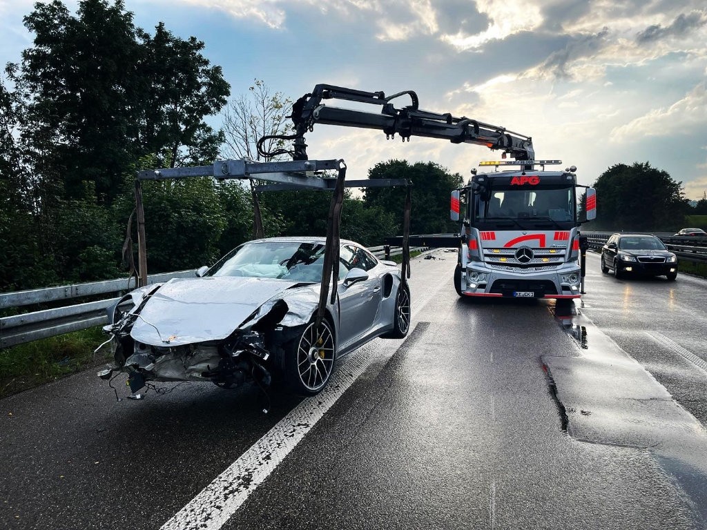 APG Kempten Abschleppen Unfallschaden Autobahn Porsche Kaputt Defekt