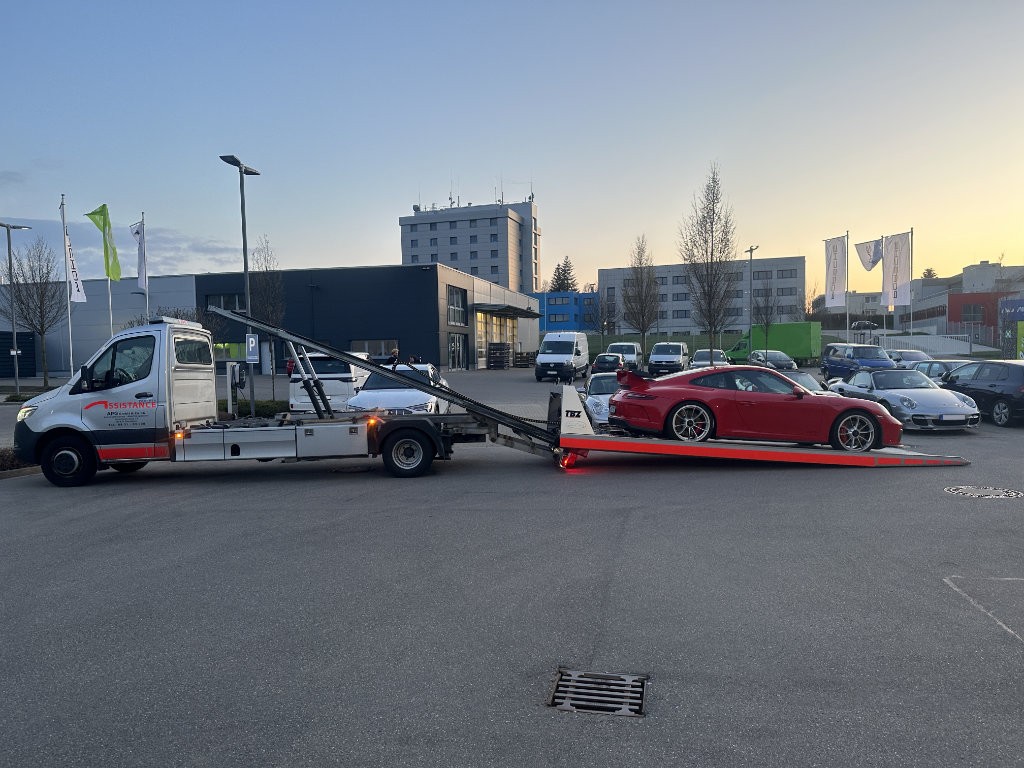 APG Kempten Abschleppen Auto Porsche rot