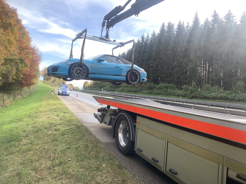 APG Kempten Abschleppen Autobahn Porsche blau